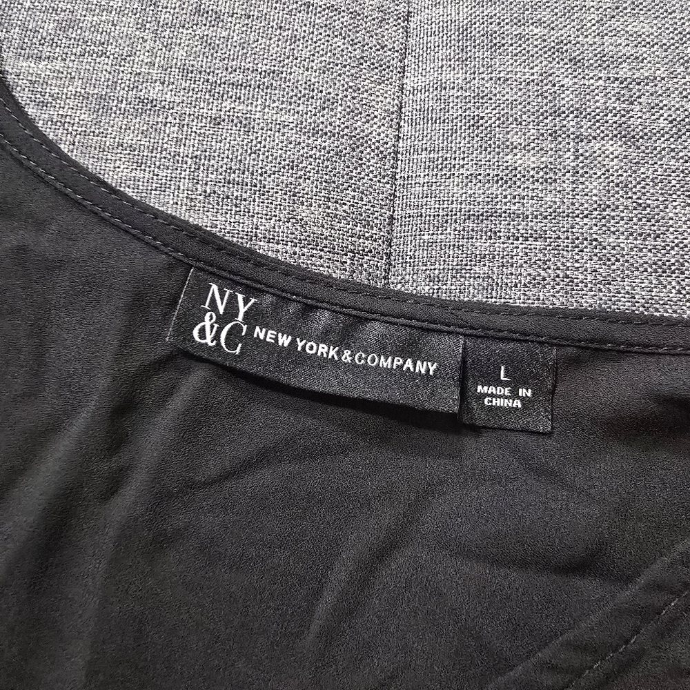 New York & Company Large Black Pullover V-Neck Short Sleeve Blouse with Belt - Picture 7 of 9